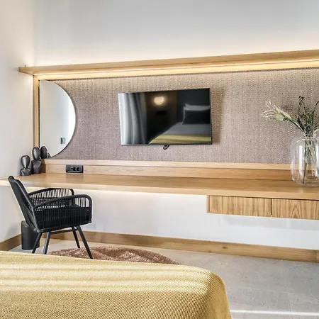 Capital Luxury Aparthotel