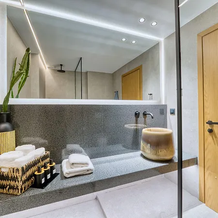 Capital Luxury Aparthotel 4*