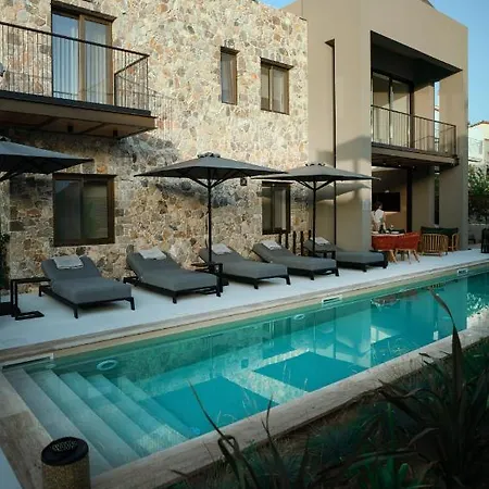 Ξενοδοχείο με διαμερίσματα Capital Luxury 4*