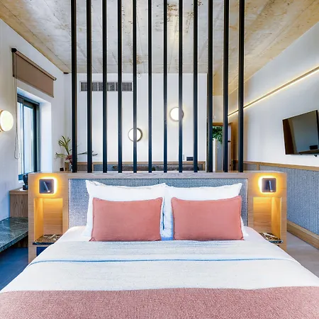 Ξενοδοχείο με διαμερίσματα Capital Luxury 4*