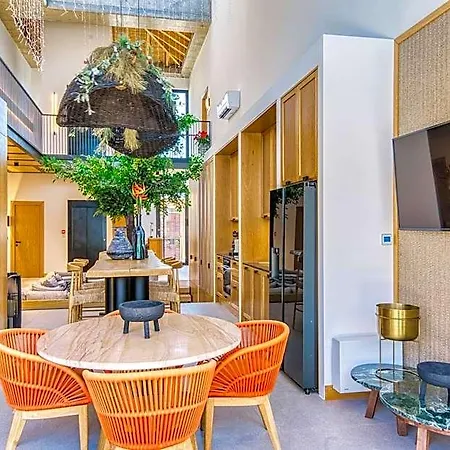Ξενοδοχείο με διαμερίσματα Capital Luxury 4*