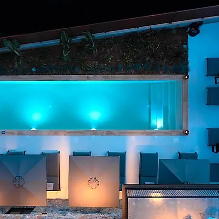Ξενοδοχείο με διαμερίσματα Capital Luxury