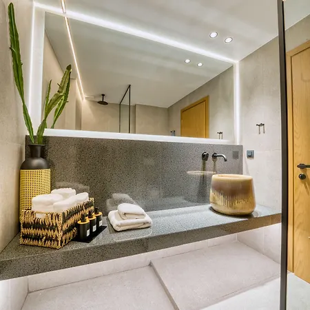 Capital Luxury Ξενοδοχείο με διαμερίσματα 4*